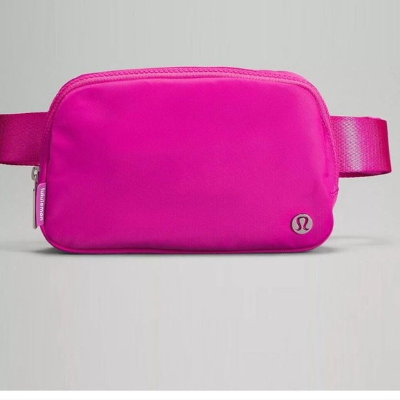 lululemon athletica Handbags - Lululemon Everywhere Belt Bag